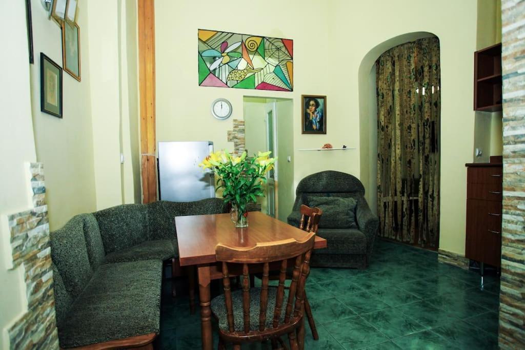 Nataly Apartament-Old Tbilisi Center Eksteriør bilde
